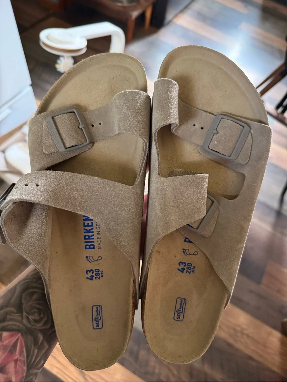 Birkenstock Arizona footbed sandals in Taupe brand new. only tried on.